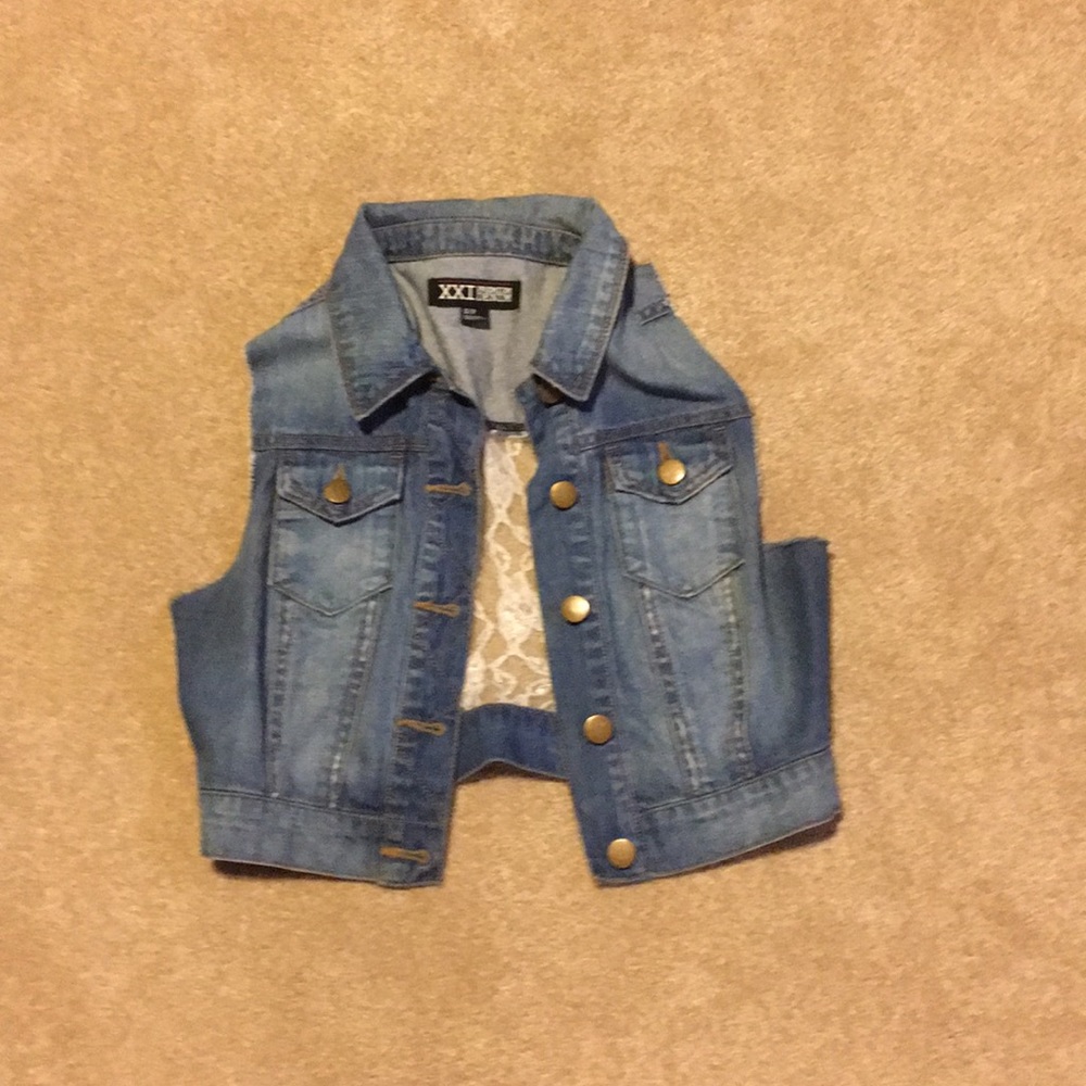 Jean jacket with small square or lace